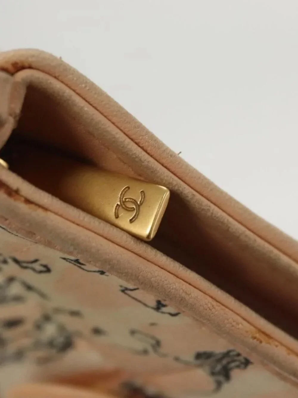 CHANEL Accessory Pouch Silk Beige Gold CC Auth 125970